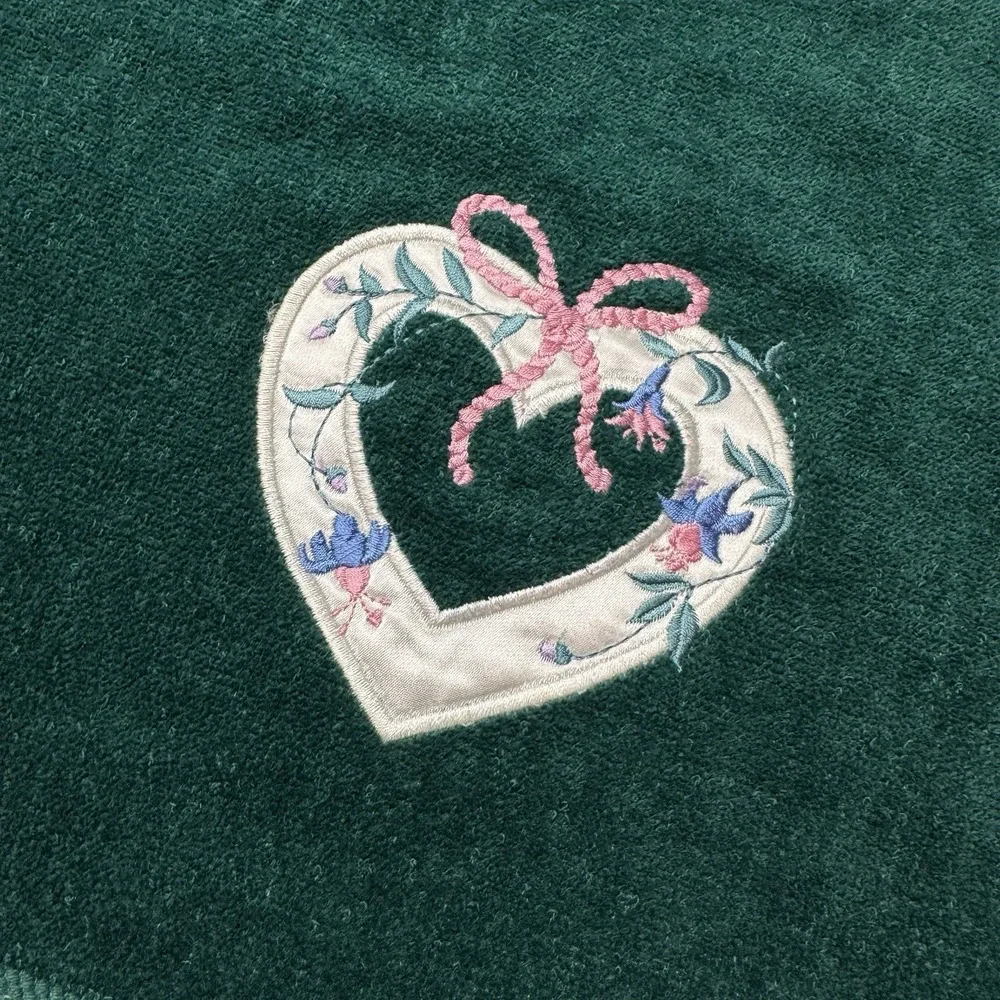 VTG 2 Piece Green Heart Embroidered Bath Towel Set USA Made Granny Cottagecore
